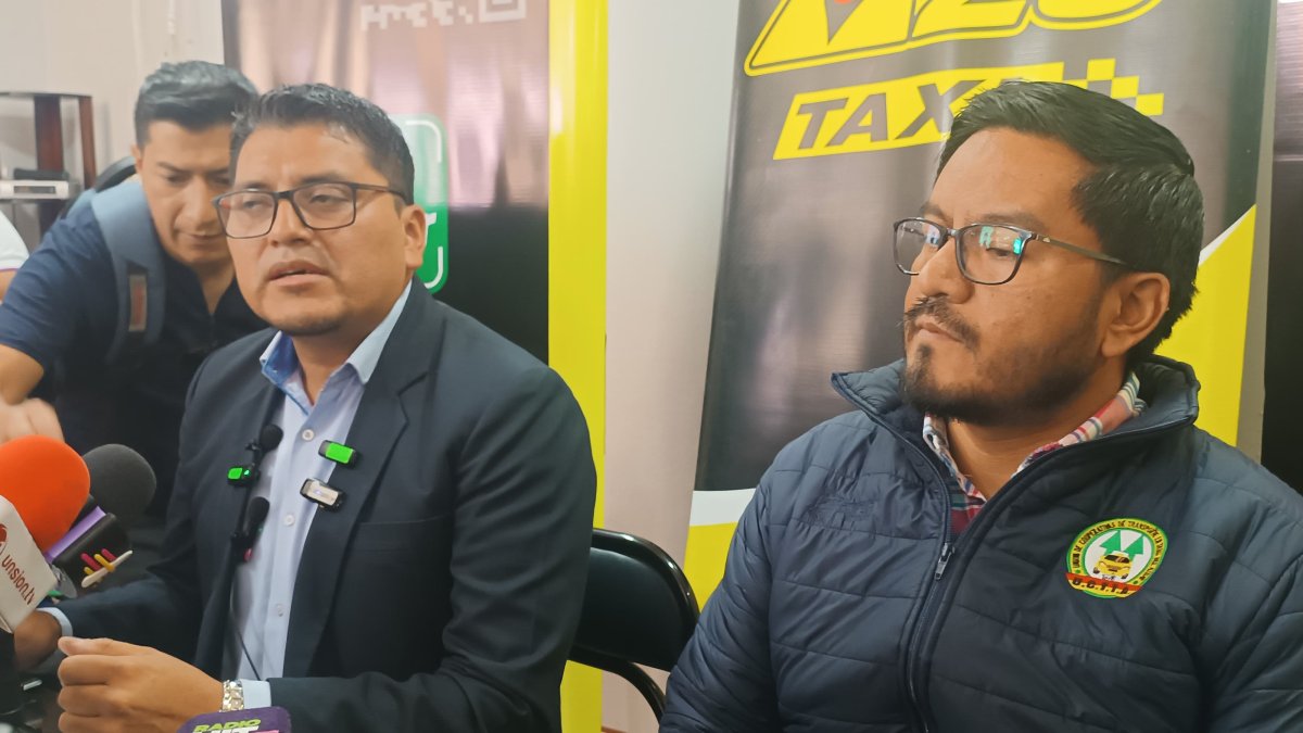 El gremio del taxismo de Azuay ofreció una rueda de prensa para respaladar a conductor investigado por supuesta violación.