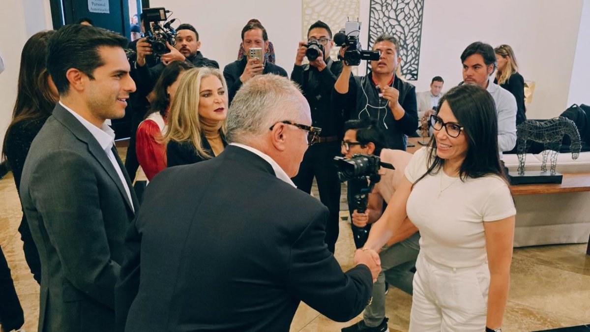 Luisa González se reunió con empresarios de la Cámara de Comercio de Quito.