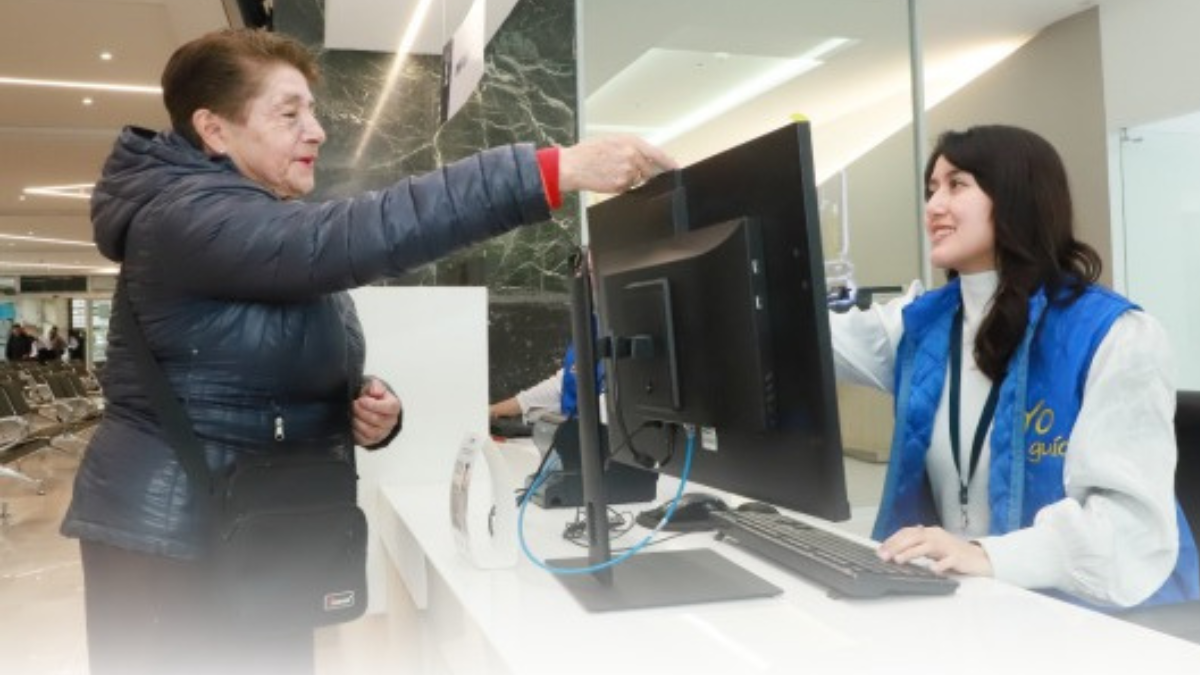 Foto simbólica de atención a jubilados en la matriz del IESS, en Quito.
