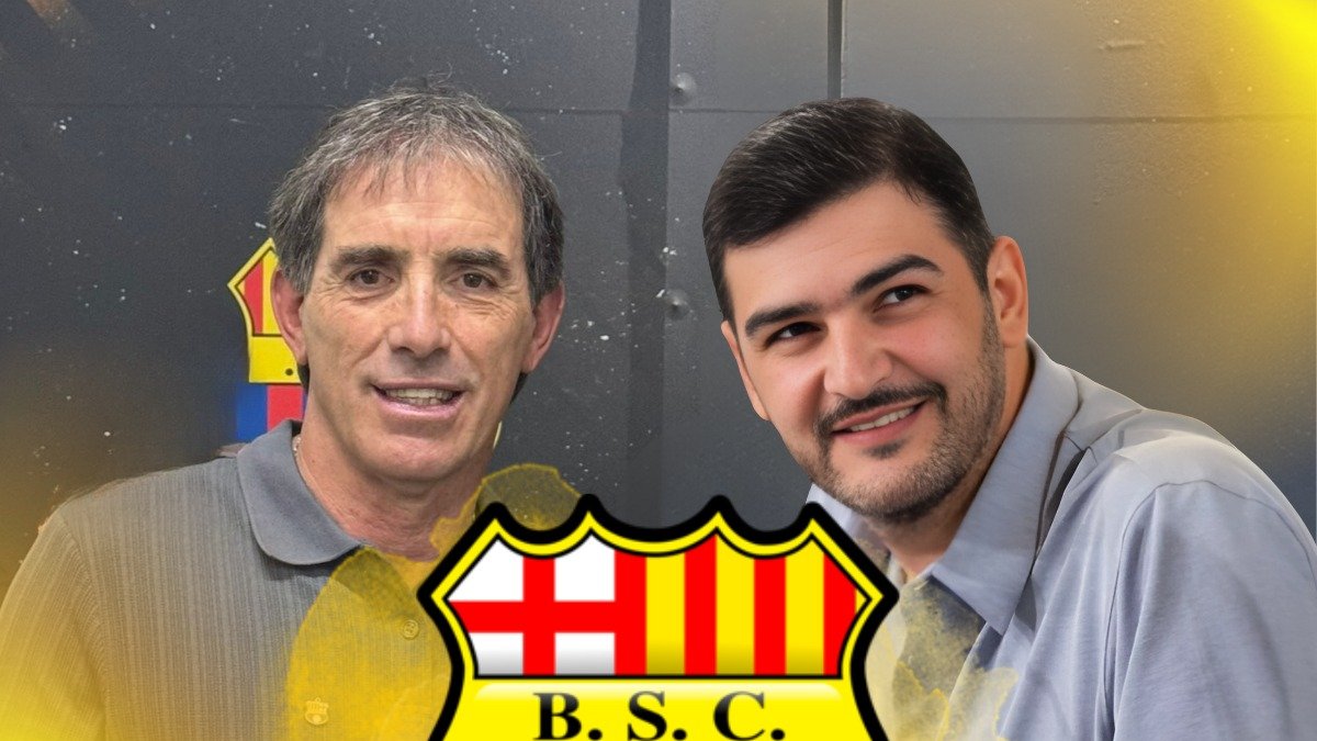 Guillermo Almada y el alcalde de Guayaquil Aquiles Álvarez y un encuentro de puro fútbol.