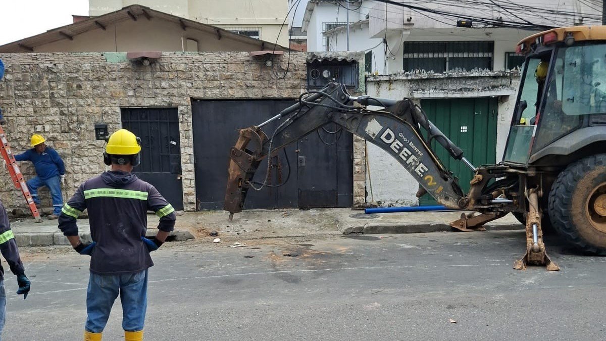 Días atrás hubo trabajos emergentes en Urdesa por una fuga de agua reportada.