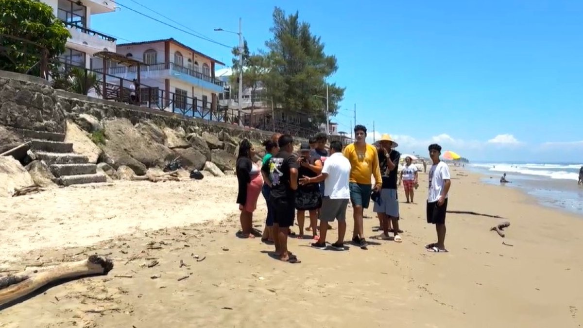 Los familiares de las víctimas han permanecido en el lugar a esperas de que aparezcan los cuerpos.