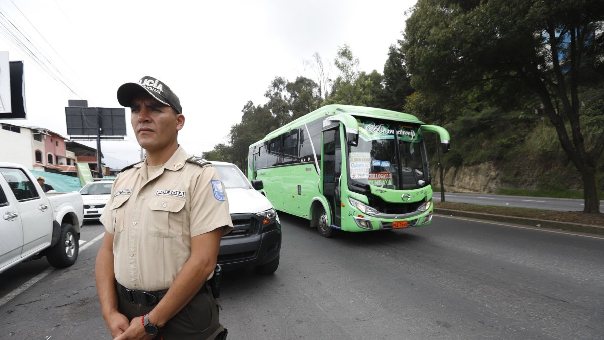 Vigilancia. Luego del asalto, la Policía reforzó el control en la avenida.