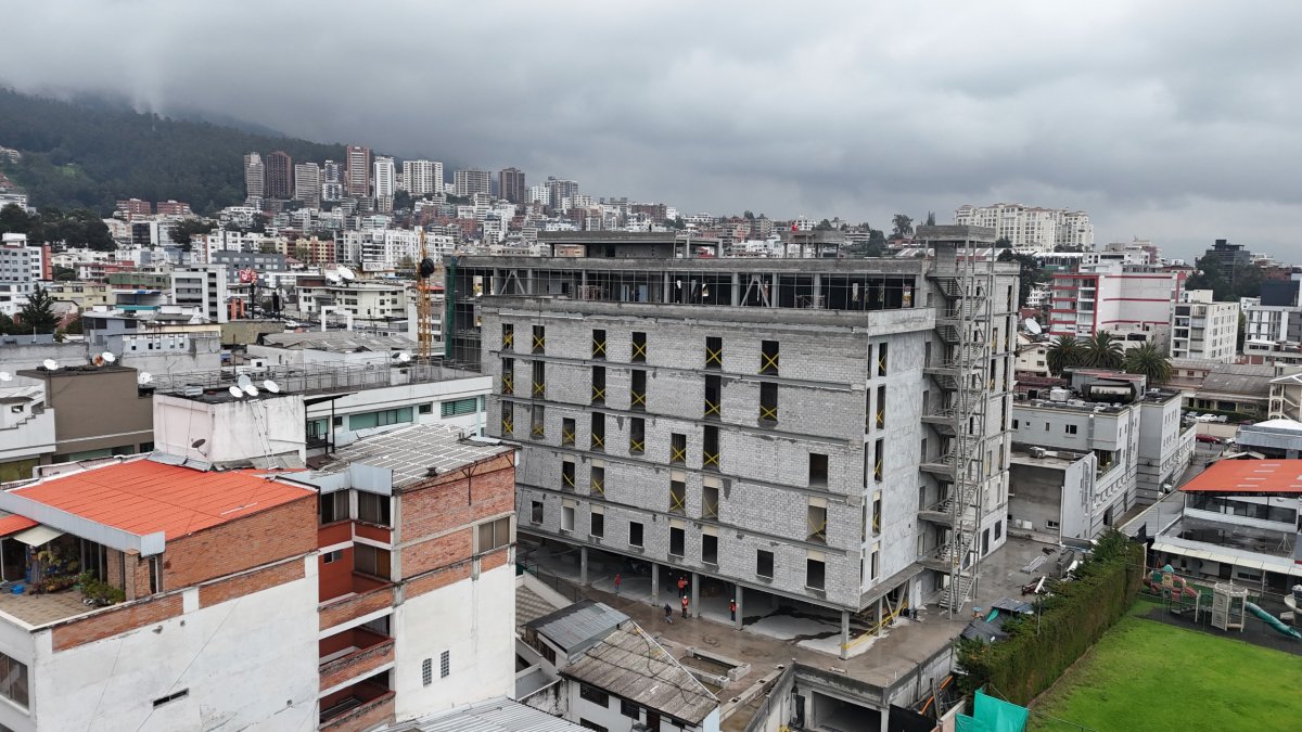 Hospital Vozandes. La torre Bless estará lista en julio e incluirá cinco subsuelos.