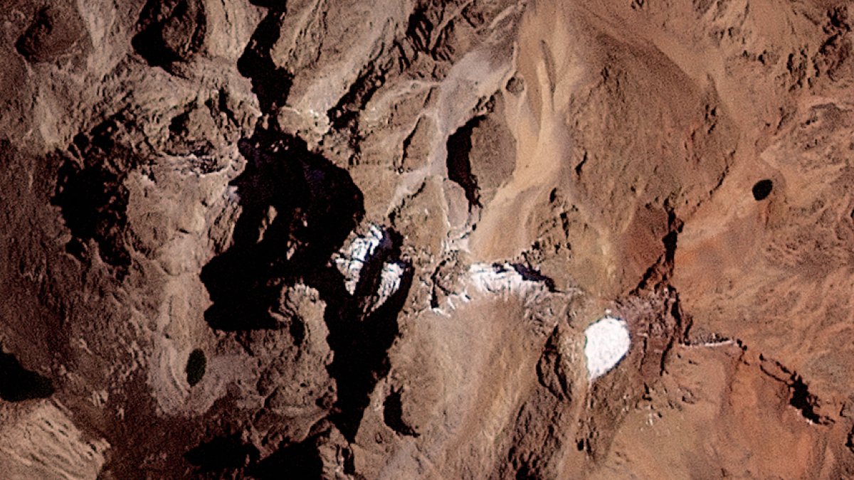 El glaciar Lewis, el más estudiado, ha perdido más del 90 % de su masa desde 1934, según el Servicio Mundial de Monitoreo de Glaciares (WGMS).