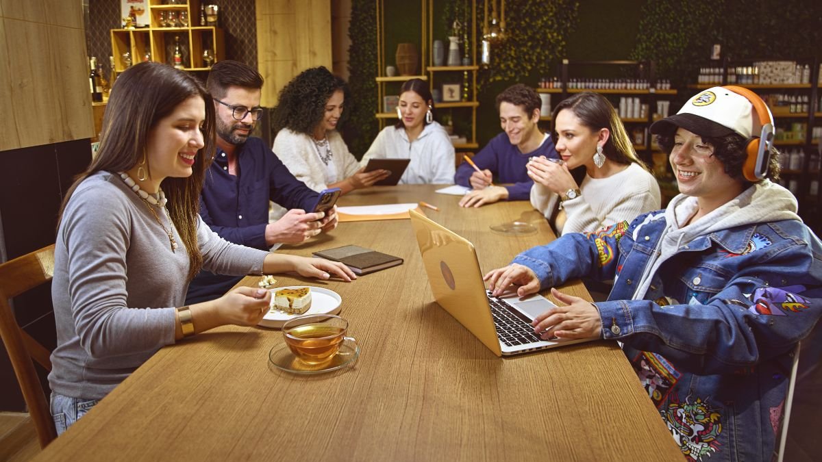 Generación. La generación Z debe adquirir hábitos financieros saludables.