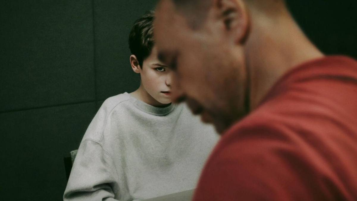 La serie profundiza en la influencia de las redes sociales en los jóvenes