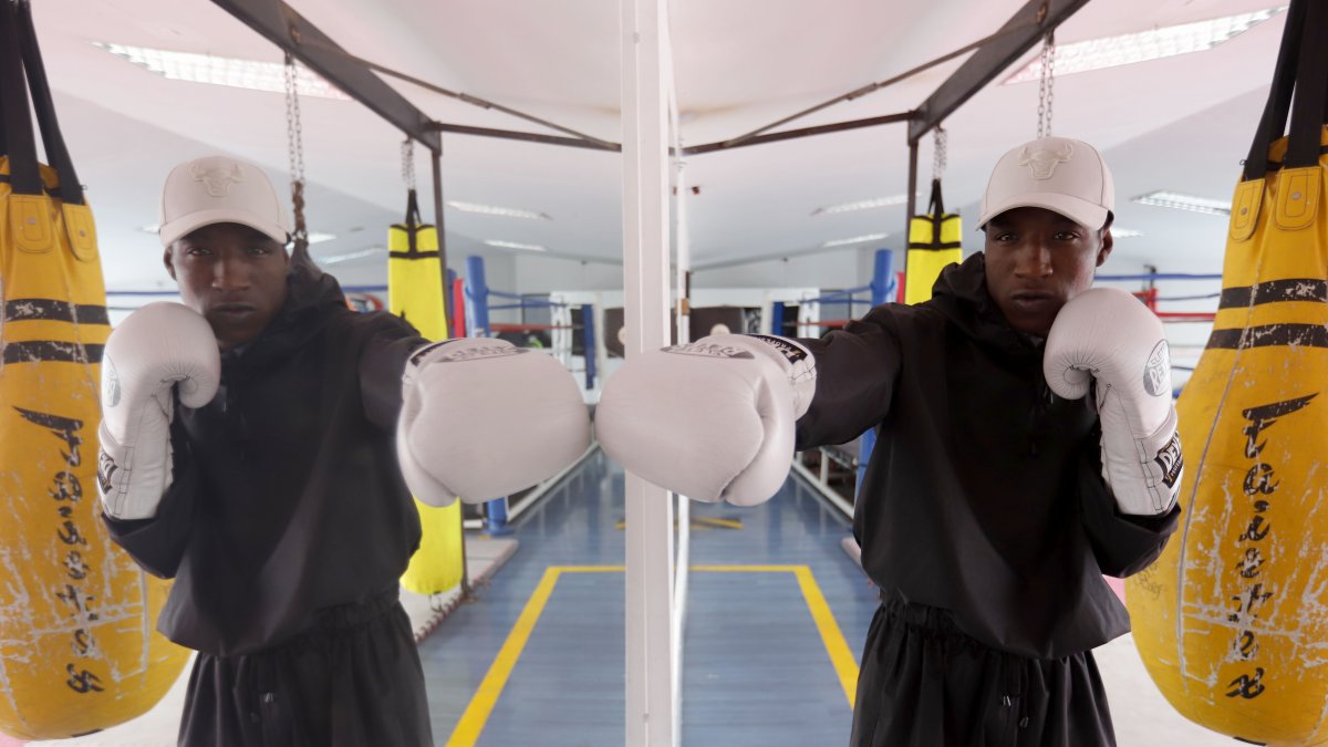 El púgil quiteño, quien además es entrenador en dos centros de la capital, se ha preparado intensamente para el combate de mañana ante El Guerrero Vera.