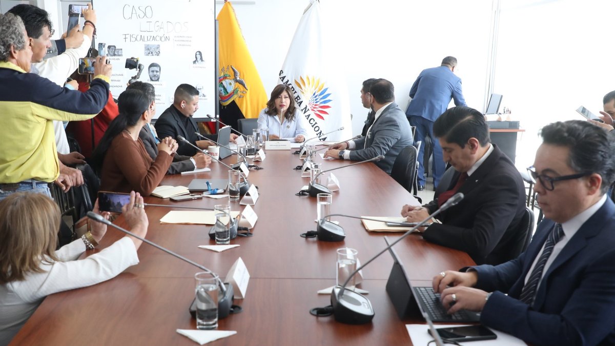 Asamblea. La presidenta de la Comisión de Seguridad, Inés Alarcón, dijo que convocará a Veloz y Cuesta a la mesa para hablen sobre el caso Ligados.