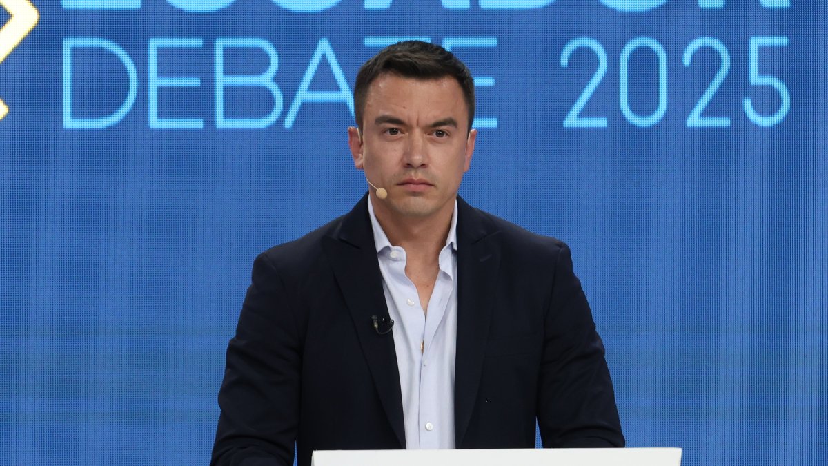 El candidato presidente, Daniel Noboa, durante el debate para la segunda vuelta electoral.