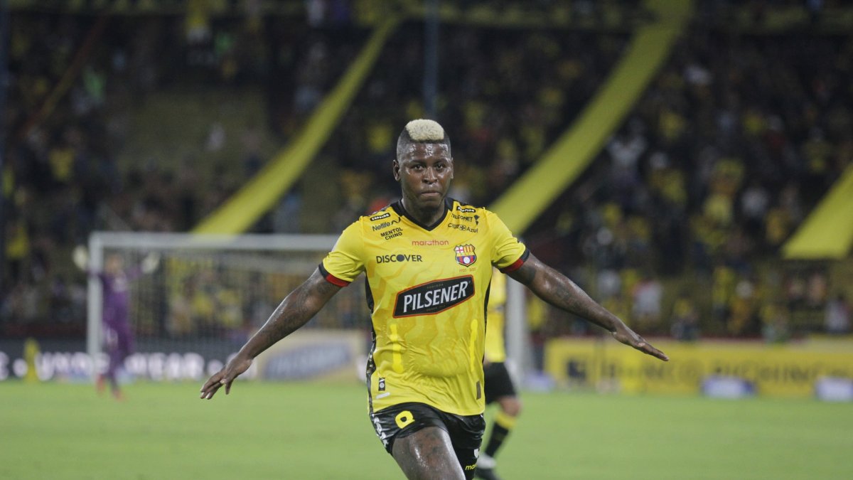 Gabriel 'Loco' Cortez festeja el 1-0 de Barcelona sobre Delfín por la sexta de la LigaPro 2025.