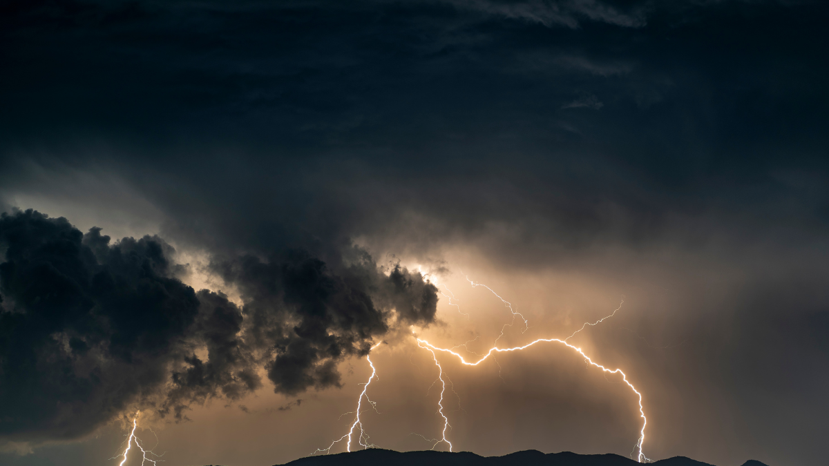 Lluvias y relámpagos en Guayaquil durante la madrugada del 29 de marzo causaron caos y preocupación entre los ciudadanos.