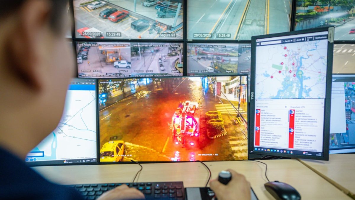 Desde el centro de monitoreo de Segura EP se coordinó la atención a emergencias.