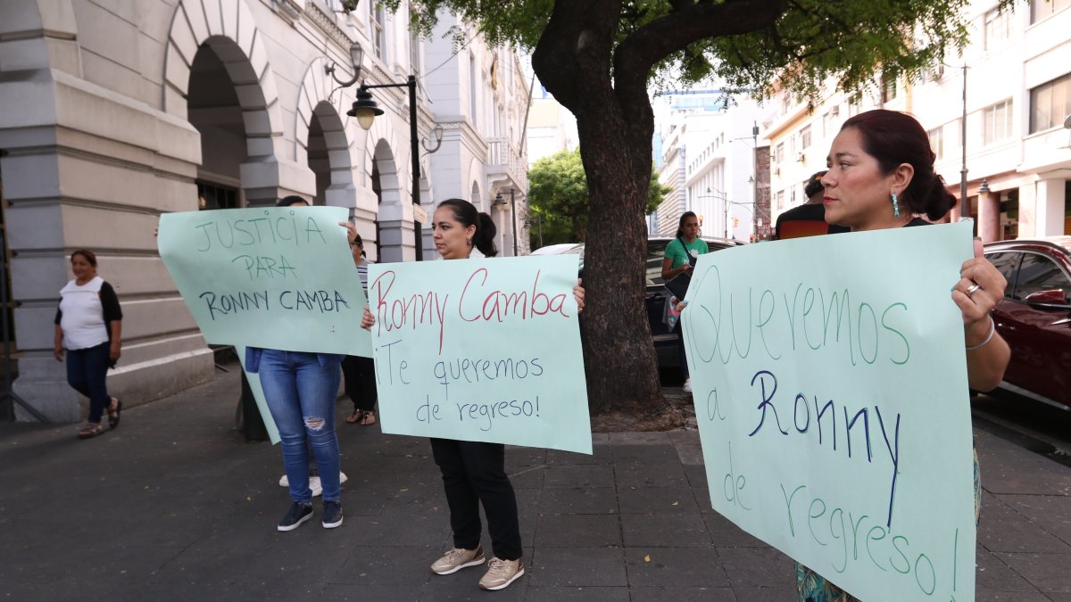 1. Reclamos. Familiares y amigos han realizado plantones para pedir mayor intervención de las autoridades.