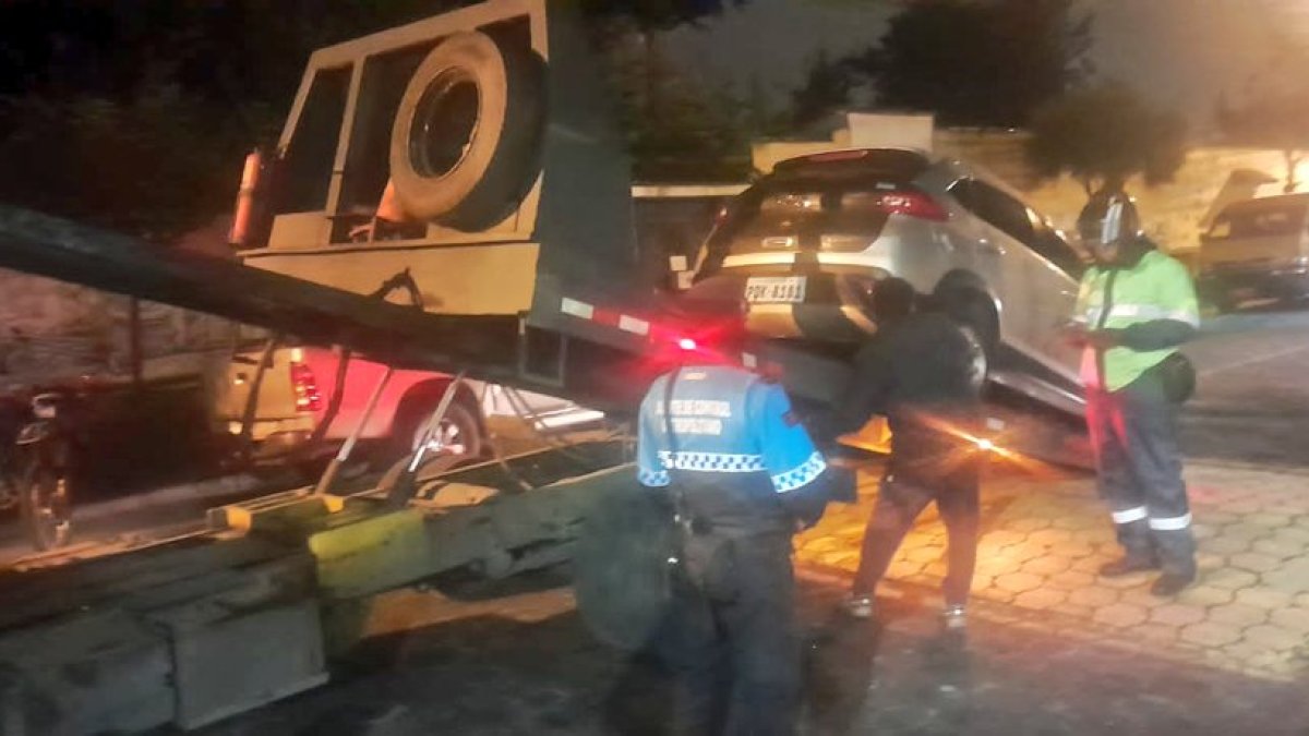 Diez detenidos y ocho autos retenidos dejó el control de personas que conducen en estado de ebriedad en el norte de Quito.