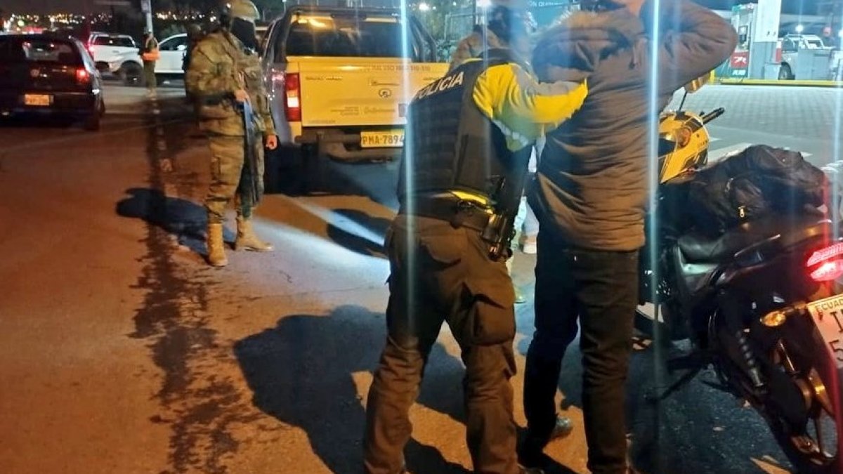 Los asesinatos ocurrieron en momentos en los que policías y militares realizaban otro operativo en Quitumbe, sur de Quito.