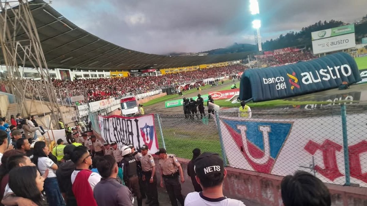 En la General Norte del estadio Alejandro Serrano Aguilar de Cuenca sucedió el hecho.