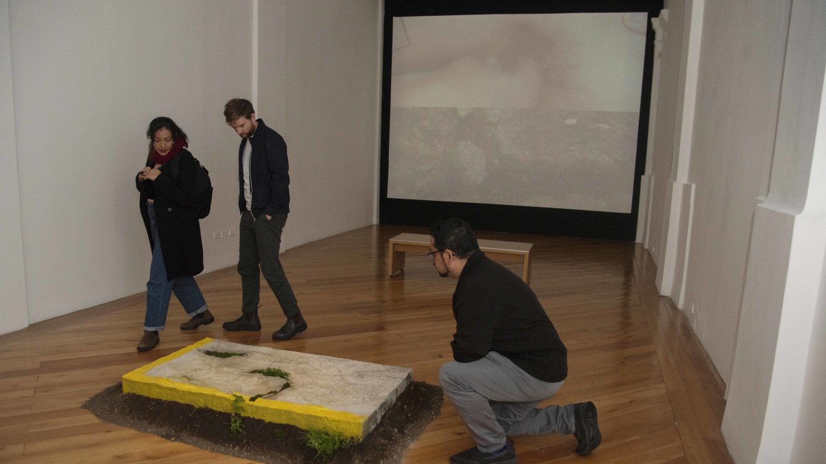 Escultura, arte sonoro, instalación y más convergen en la muestra, que se inauguró en Quito.