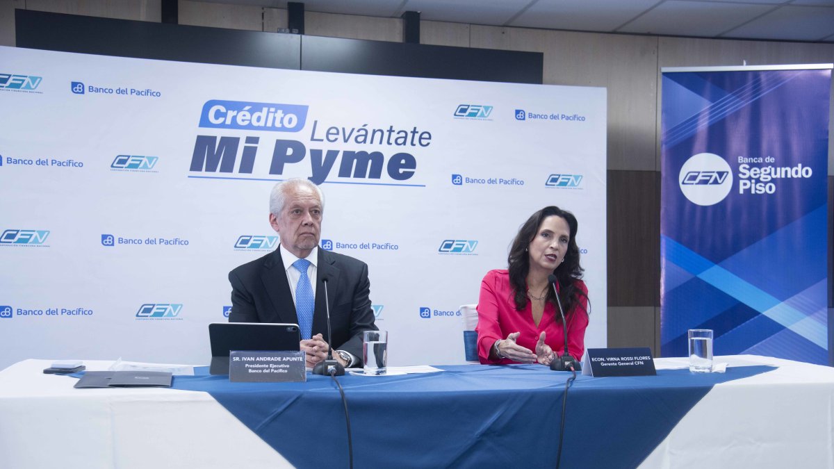 Anuncio. Iván Andrade y Virna Rossi, directivos de Banco del Pacífico y CFN presentaron crédito para las pymes.