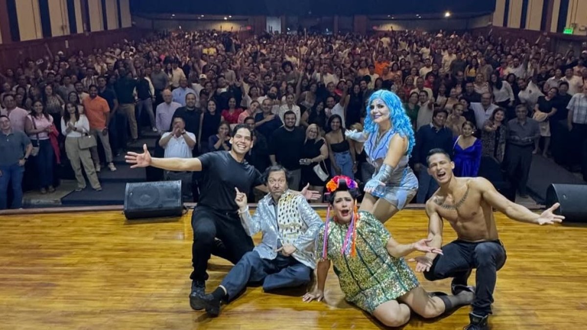 Sofía Caiche durante presentaciones con La Pareja Feliz.