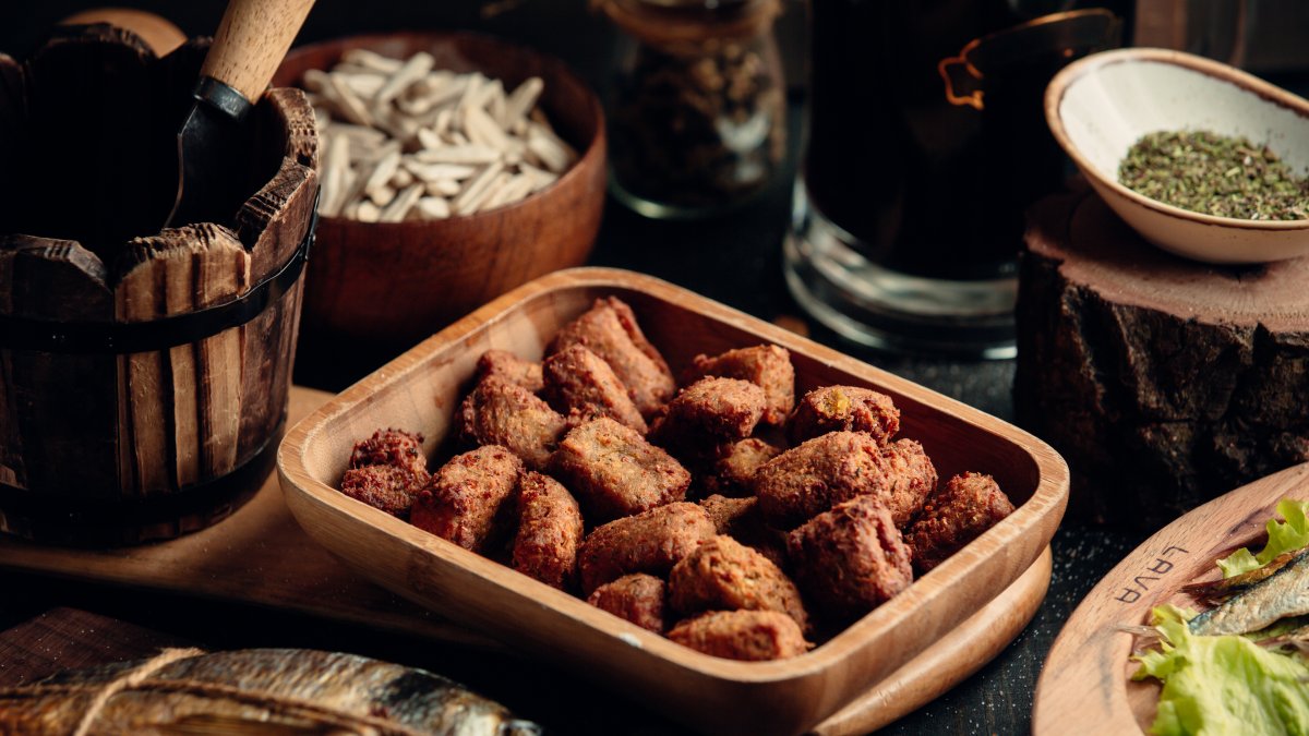 El chicharrón de cerdo es crujiente y delicioso, pero ¿afecta tu salud? Descubre sus beneficios, riesgos