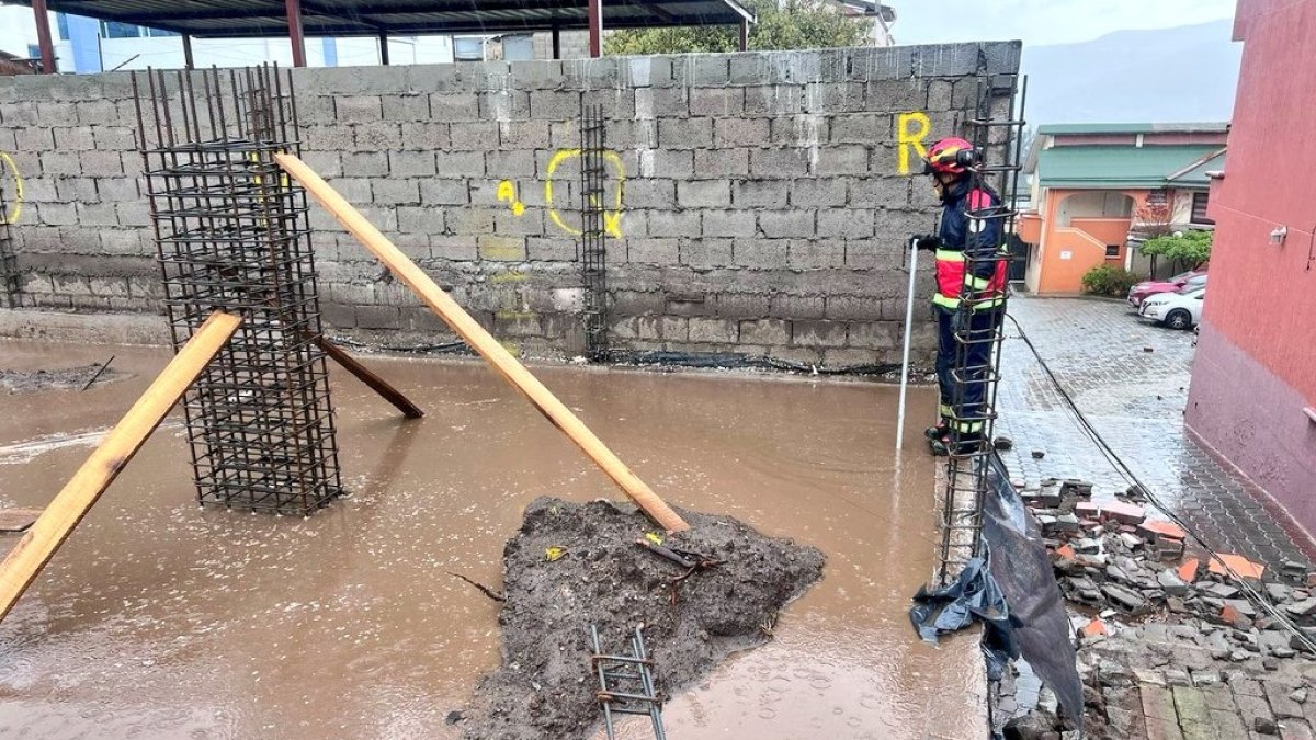 Las autoridades municipales monitorean las alertas que podrían generarse por las tormentas en Quito.