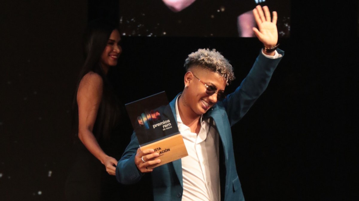 Jombriel tiene 21 años.