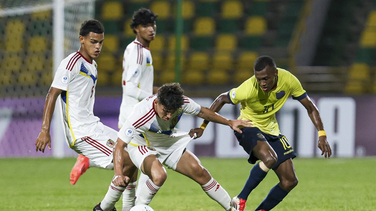 El volante tricolor Justin Lerma fue bien marcado por los venezolanos.