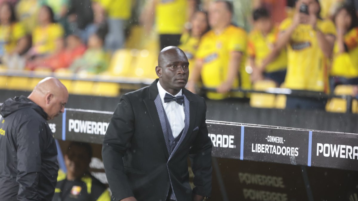 Segundo Alejandro Castillo, director técnico de Barcelona SC, destacó por su elegancia y presencia en el partido contra Independiente del Valle en la Copa Libertadores 2025.