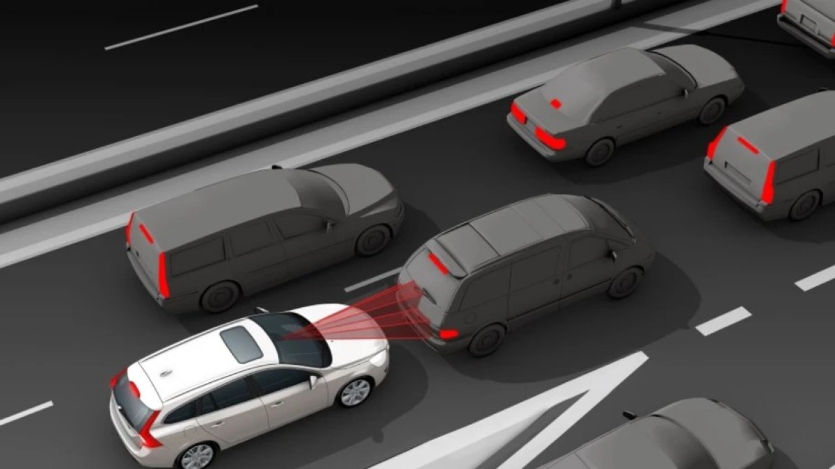 Sensores, radares y múltiples ayudas a la hora de conducir tienen ahora los autos.