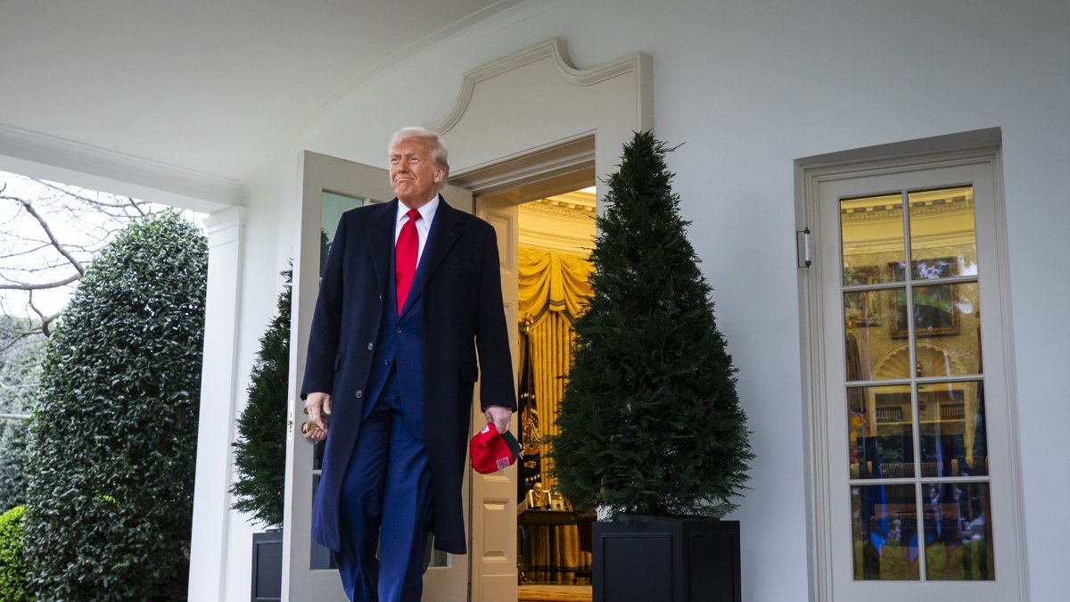El presidente de Estados Unidos, Donald Trump, antes de anunciar aranceles recíprocos contra los socios comerciales del país en el Jardín de las Rosas de la Casa Blanca.