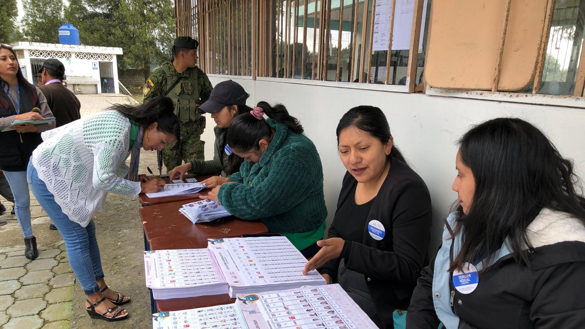 Los secretarios de las juntas receptoras del voto serán los encargados de notificar de la sanción a los ciudadanos.