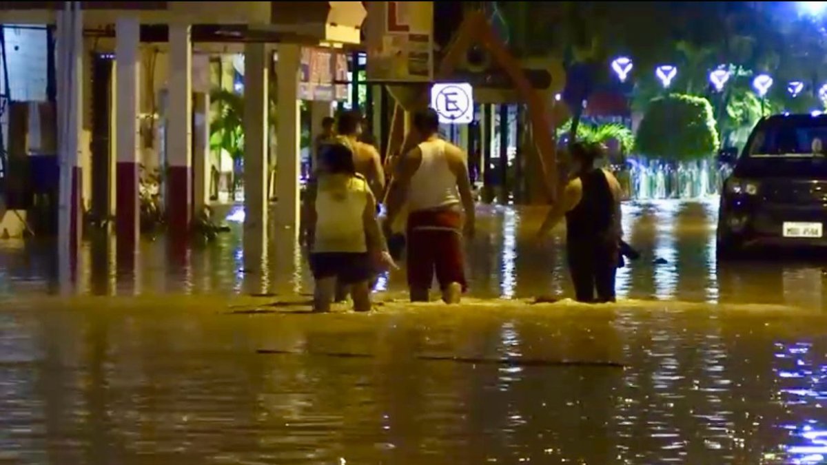 Desbordamiento de esteros y creciente del Río Grande, en Santa Ana.