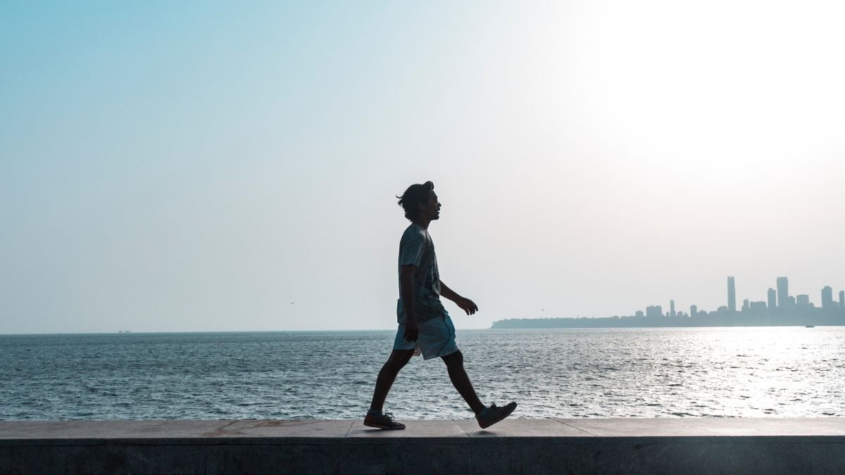 Caminar. La actividad física ayuda a trastornos mentales como la ansiedad y la depresión.