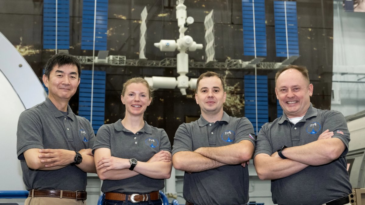 Fotografía cedida por la NASA donde aparecen los cuatro miembros de la tripulación del Crew-11 de SpaceX