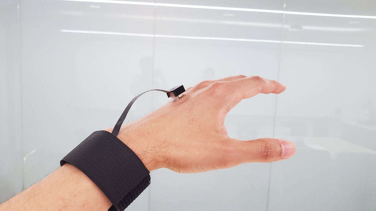 Eldispositivo puede generar diversas sensaciones, como tirones, estiramientos, deslizamientos, vibraciones, presiones y torsiones. 