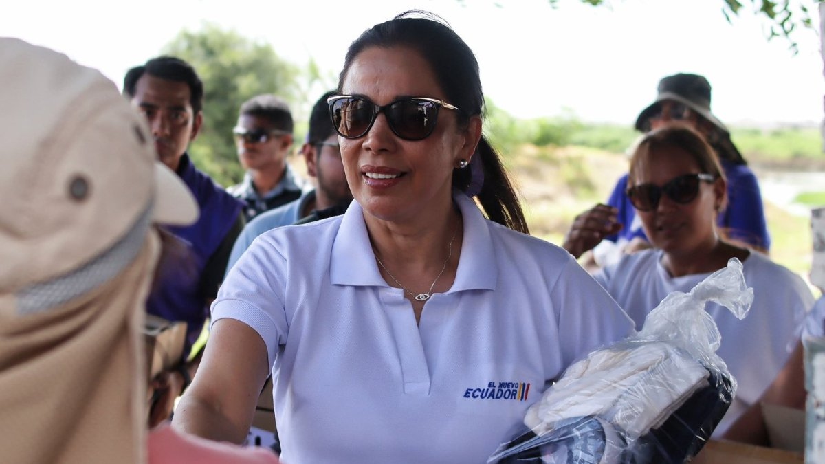 Daniel Noboa designó a Cynthia Gellibert como vicepresidenta, luego de que el TCE le suspendiera los derechos políticos.