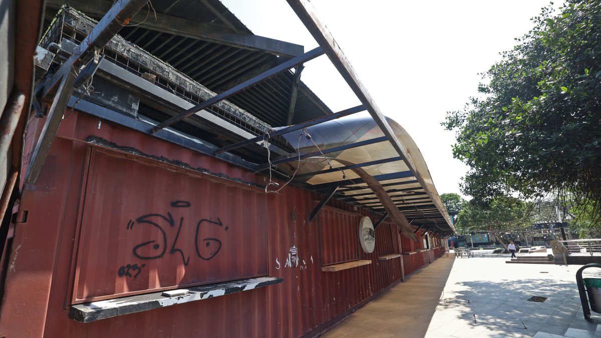 La mayoría de los locales se encuentran cerrados.