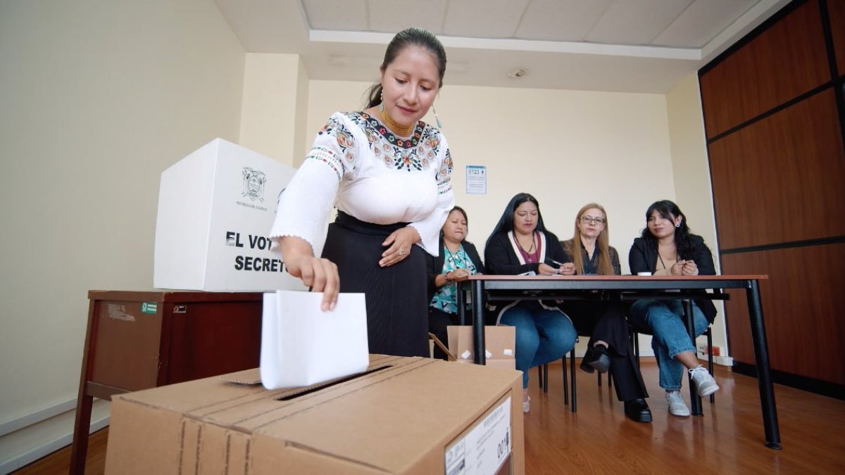 Asegúrate de votar en el recinto electoral que te corresponde en la segunda vuelta de las elecciones presidenciales 2025 en Ecuador.