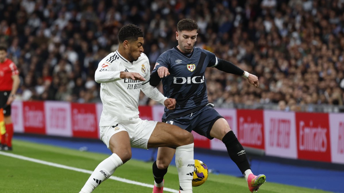 Real Madrid y Valencia chocan en el estadio Bernabéu.