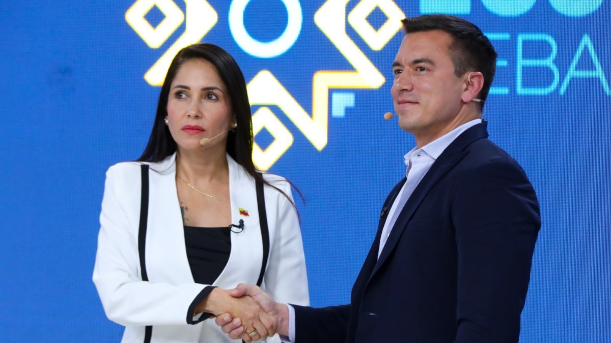 Dos candidatos van por la segunda vuelta electoral de Ecuador.