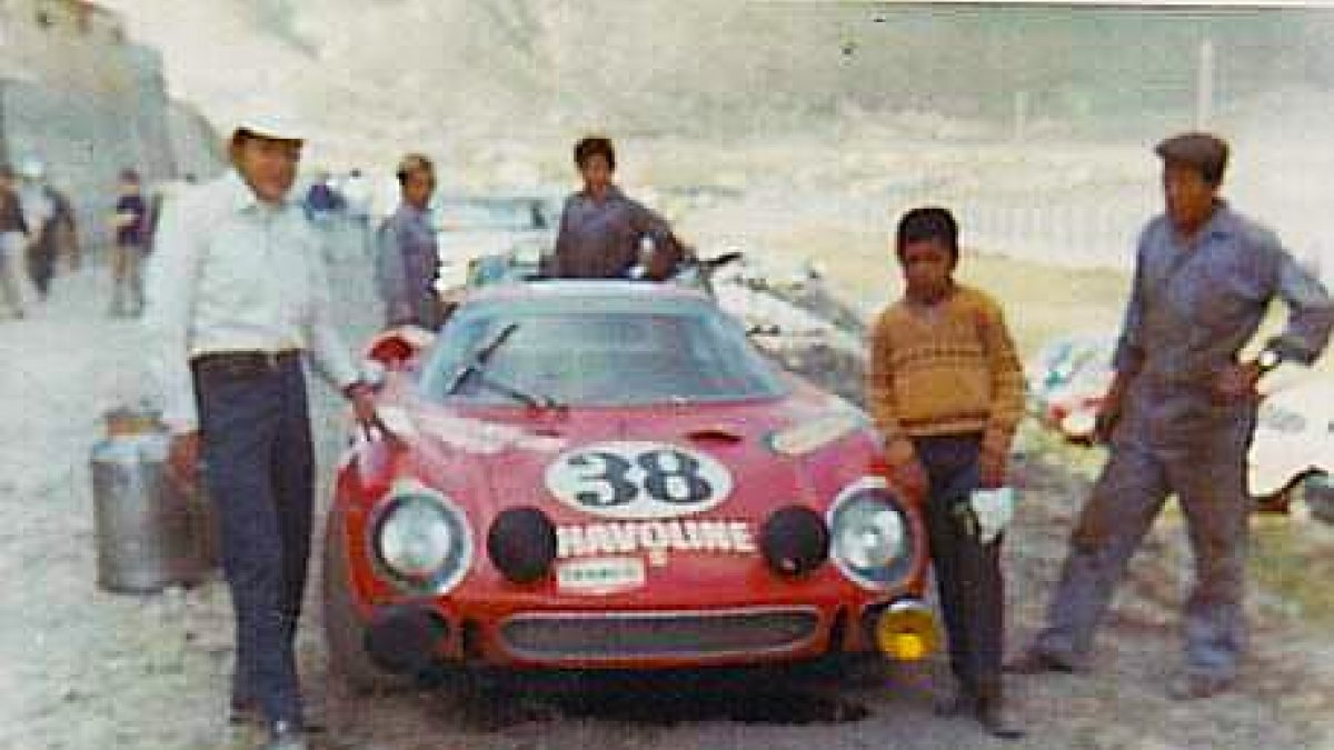 El Porsche Carrera 6 del ídolo ibarreño Fernando Madera, previo a una de las grandes competencias de hace más de una década, cuando el rally se vivía intensamente.
