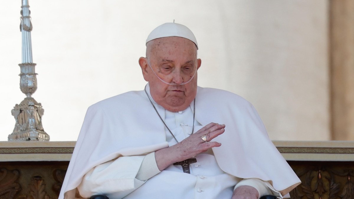 El papa Francisco durante la misa dedicada a los enfermos en la Plaza de San Pedro, este domingo 6 de abril del 2025.