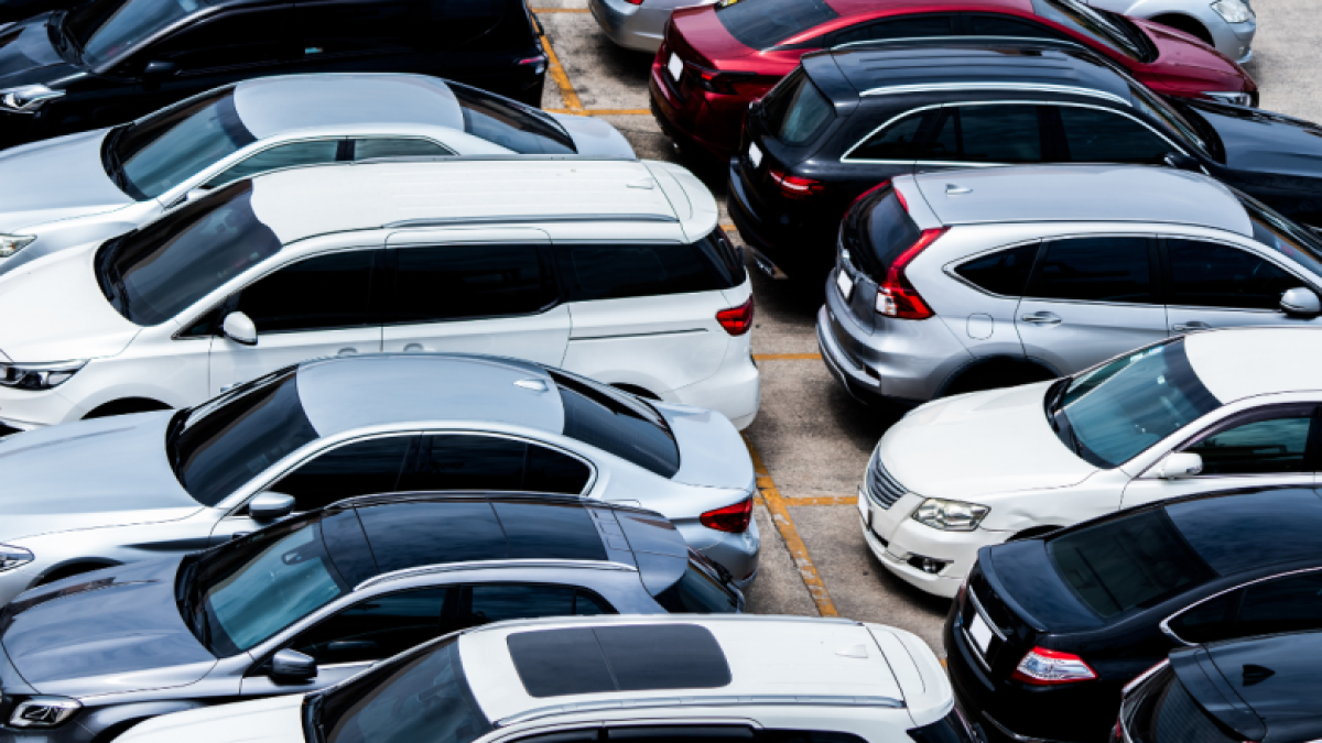 La venta de carro se redujo en marzo de 2025, en relación a marzo de 2024.