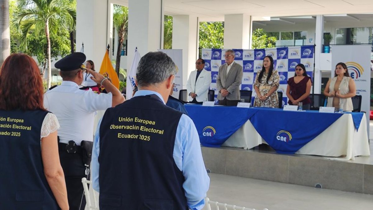 El vicepresidente del CNE, Enrique Pita, participó del simulacro electoral en Guayas.