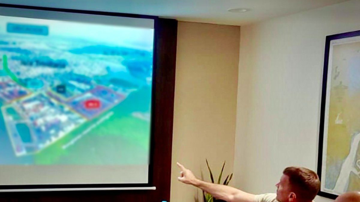 Prince estuvo acompañado del ministro de Defensa, Gian Carlo Loffredo.