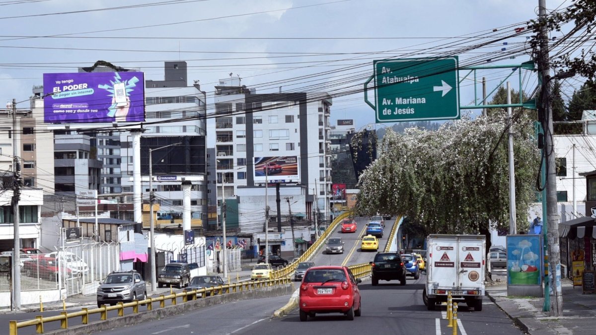 En la República y 10 de Agosto se espera contratar servicios para un mantenimiento mayor; se observa el desgaste.