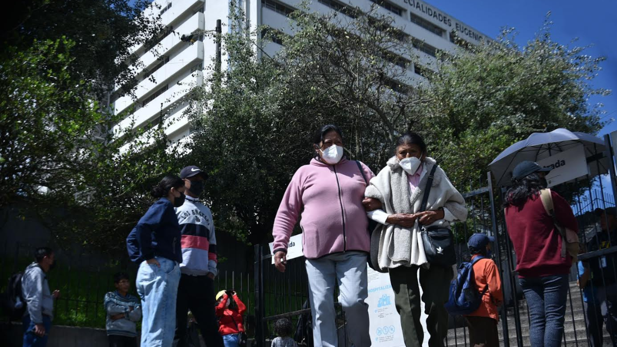 La ocupación de camas en el Hospital Eugenio Espejo llega al 95.95 %; el paciente se queda 7 días, en promedio.