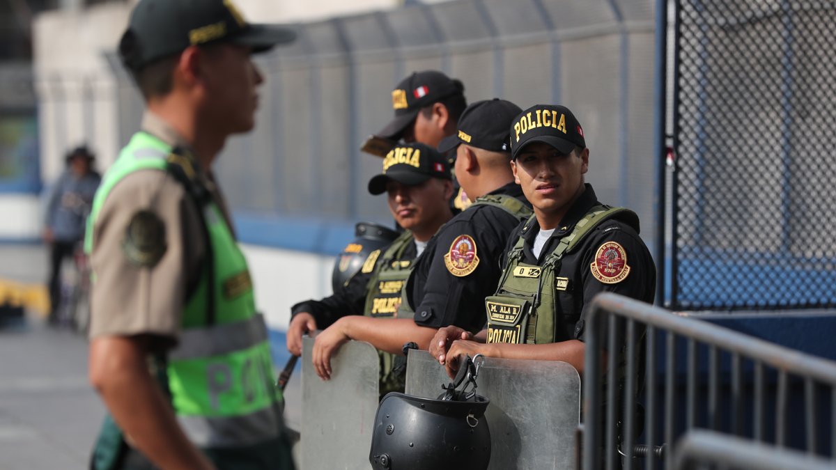 Miembros de la Policía Nacional del Perú en Lima, en una fotografía de archivo.