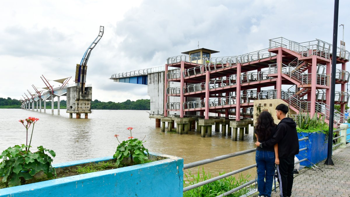 Lo que alguna vez fue punto masivo de encuentro de turistas y ciudadanos, hoy es un puente abandonado.